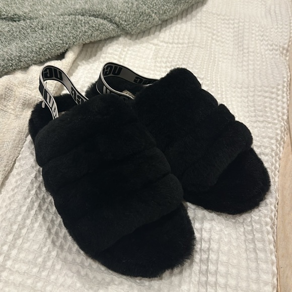 UGG SLIP ONS - Picture 2 of 5